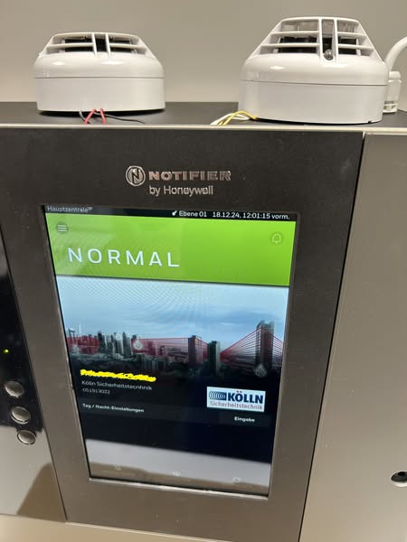 Hotel Park-Referenzprojekt-Koelln-Sicherheitstechnik Bildschirm Notifier Inspire Brandmelderzentrale im Hotel Park